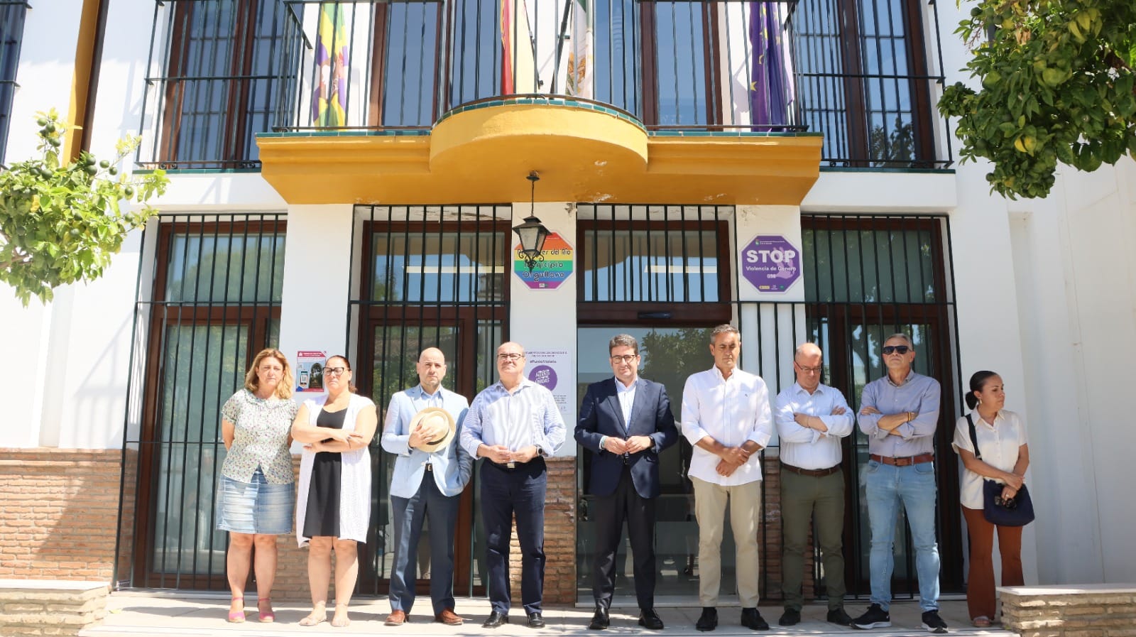 El Ayuntamiento de Palomares del Río Celebra Minuto de Silencio por Vecinos Fallecidos en Accidente Aéreo