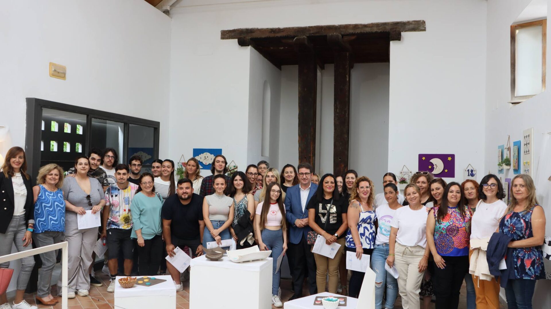 Empleabilidad y Formación en Palomares del Río: 30 Alumnos Firman Contratos de Trabajo