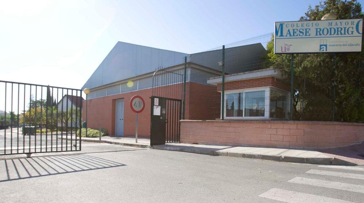 Mairena denuncia la presencia no autorizada de un grupo de personas en el Colegio Mayor