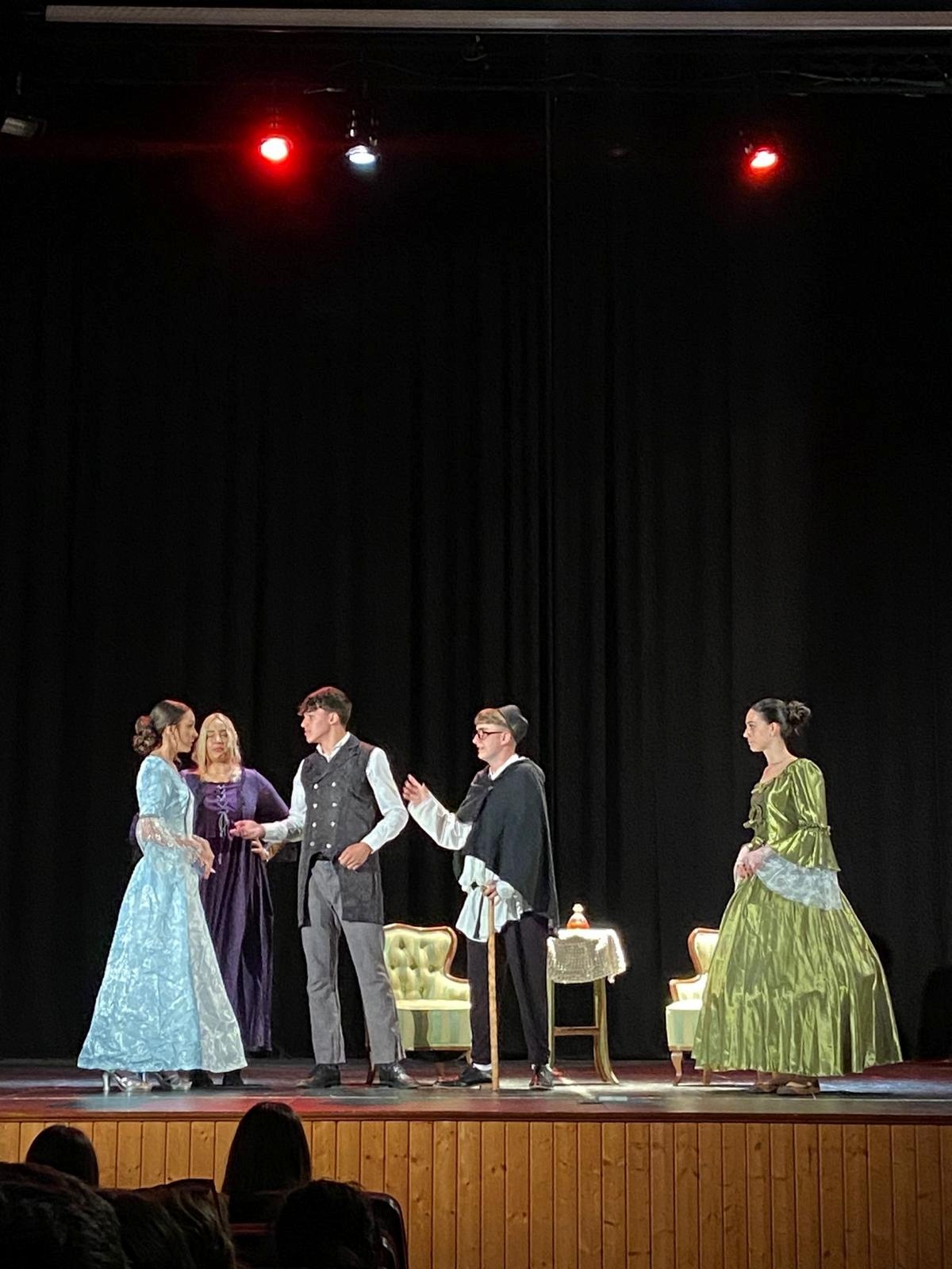 El Teatro Municipal acoge la obra «El avaro» interpretada por alumnado del IES de Gelves