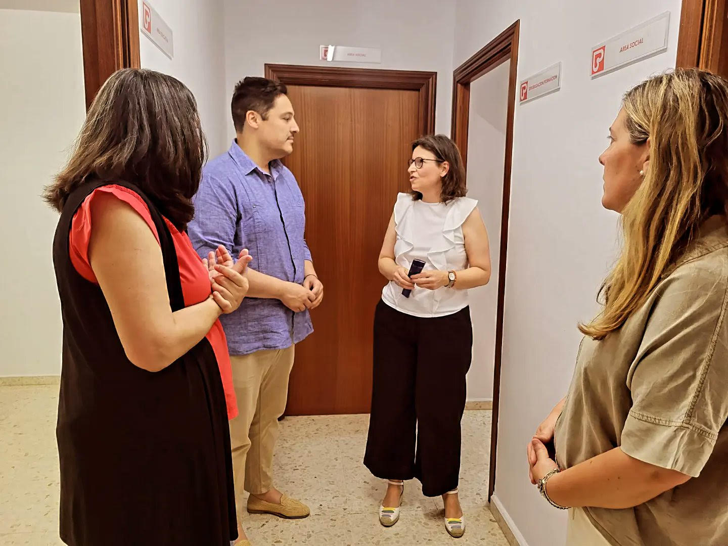 El Gobierno implantará un programa de inserción laboral que beneficiará a 72.000 personas en seis zonas desfavorecidas de Sevilla