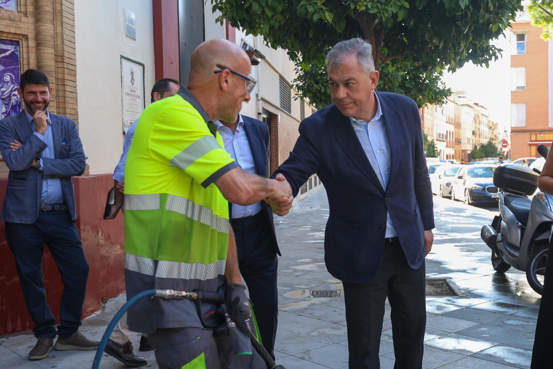 El Gobierno de Sanz invertirá más de 13 millones en renovar la maquinaria obsoleta de Lipasam y comprará 167 nuevos vehículos