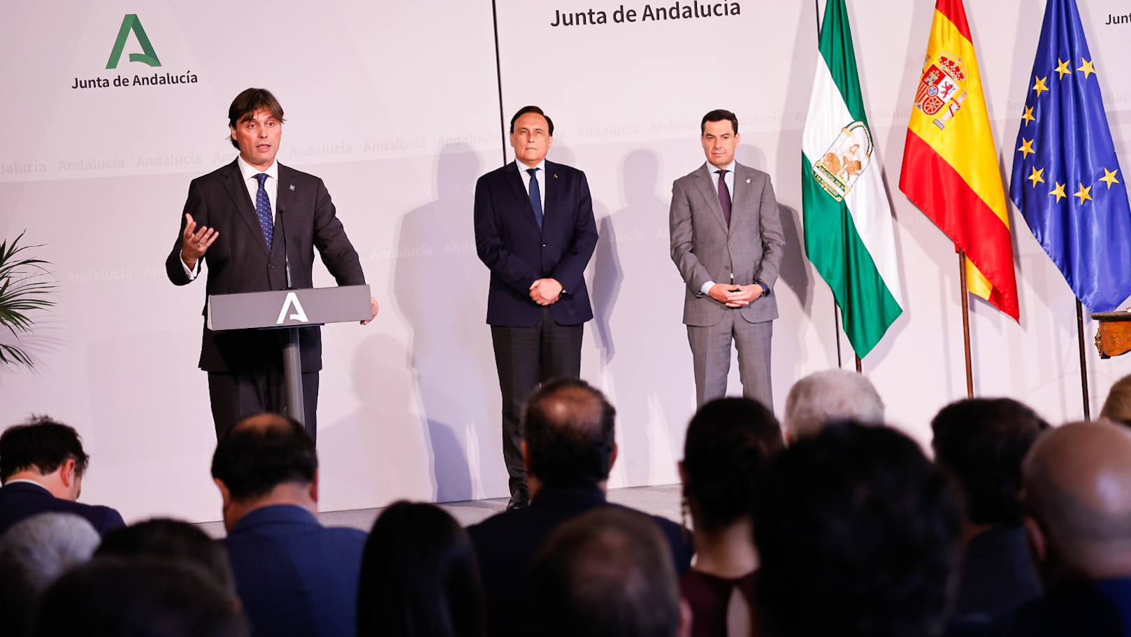 Francisco Oliva toma posesión de su segundo mandato como rector de la Universidad Pablo de Olavide