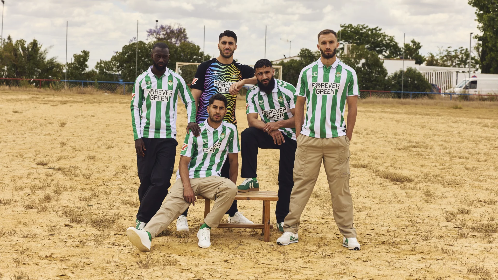 El Real Betis y hummel lanzan la primera equipación de la temporada 2024/25