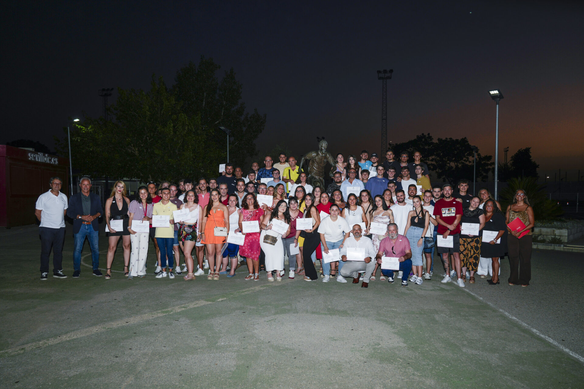 fiesta final de temporada para los voluntarios del sevilla fc