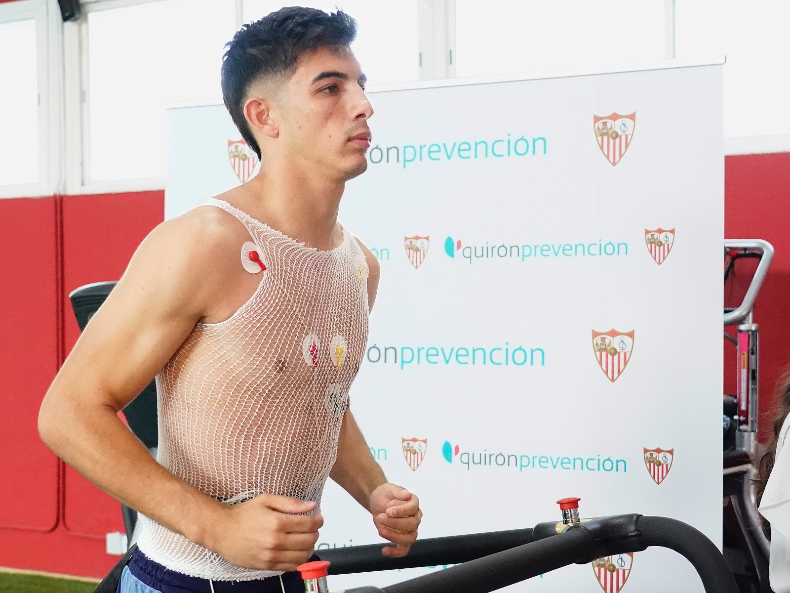 segunda jornada de reconocimientos médicos antes de la vuelta al trabajo de césped