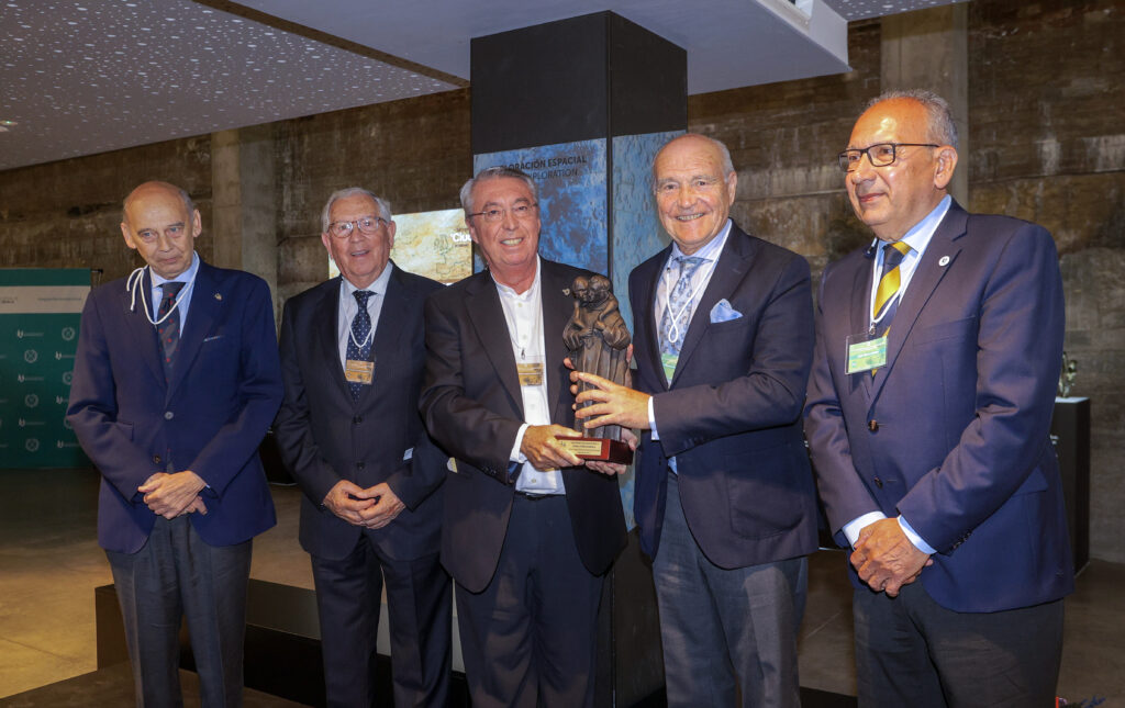El Colegio de Enfermeria galardona al Ateneo de Sevilla con el XXXI Premio San Juan de Dios