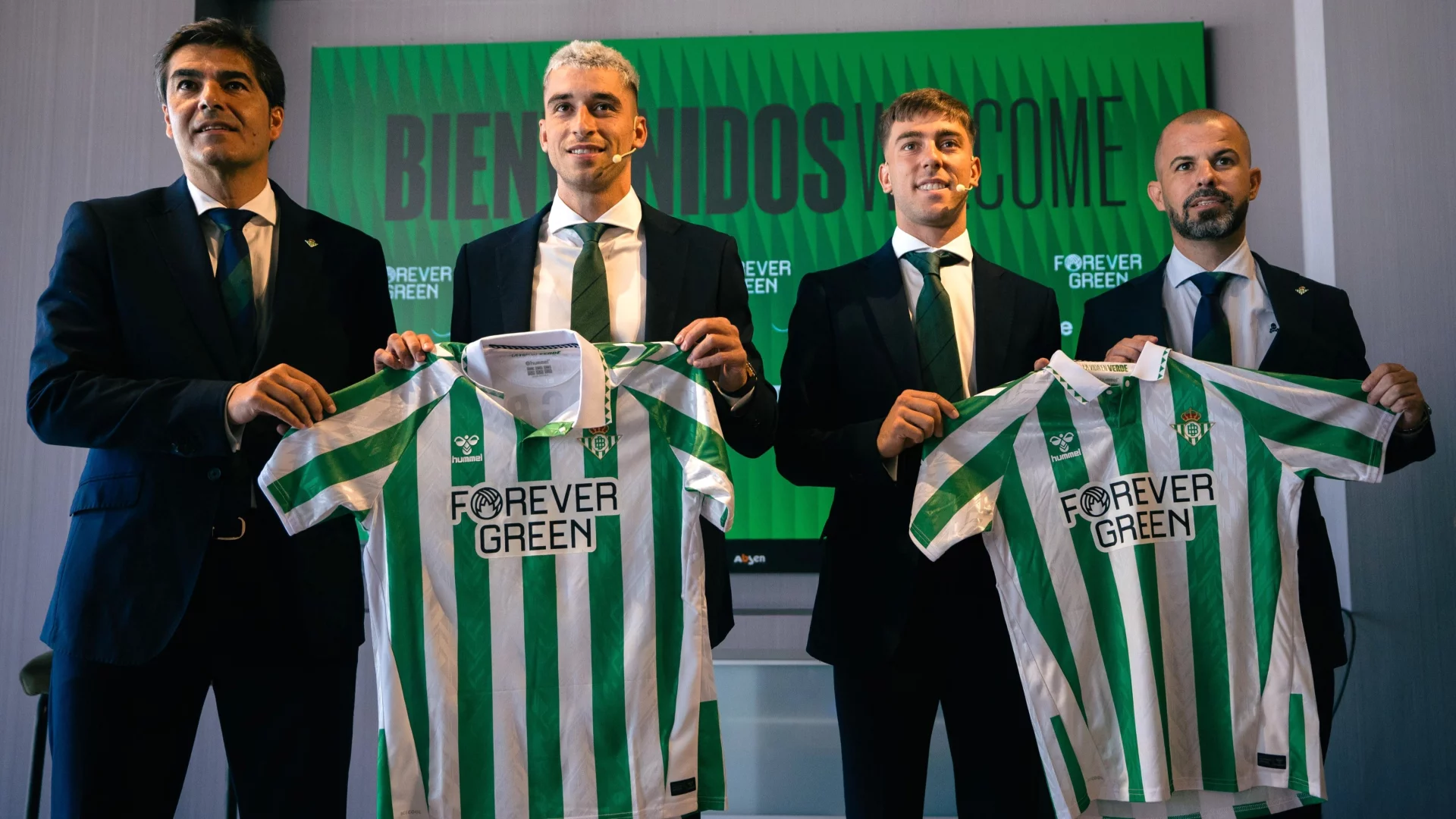 El Real Betis presenta a Marc Roca e Iker Losada