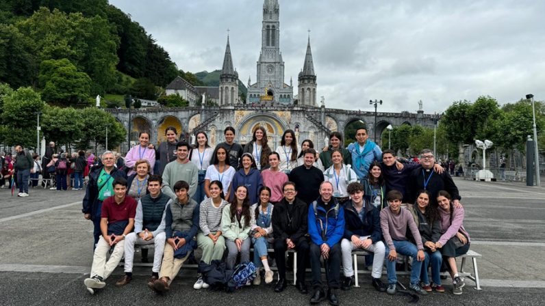 Los jóvenes peregrinan a Lourdes