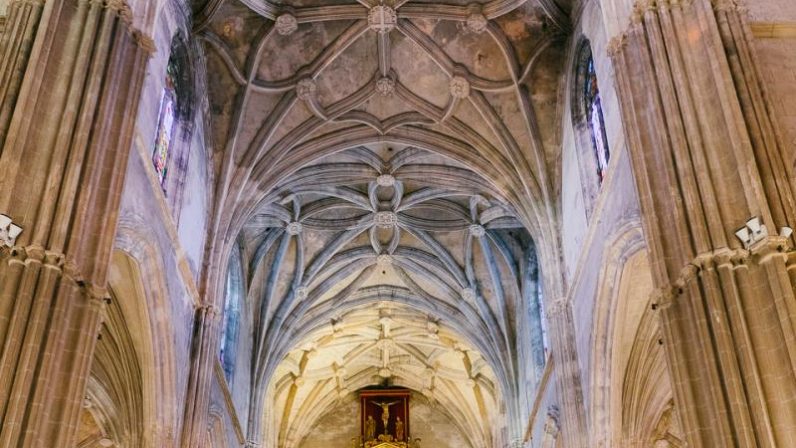 ‘Santa María, luces y sombras’, visitas nocturnas a la iglesia prioral de Santa María de la Asunción en Carmona