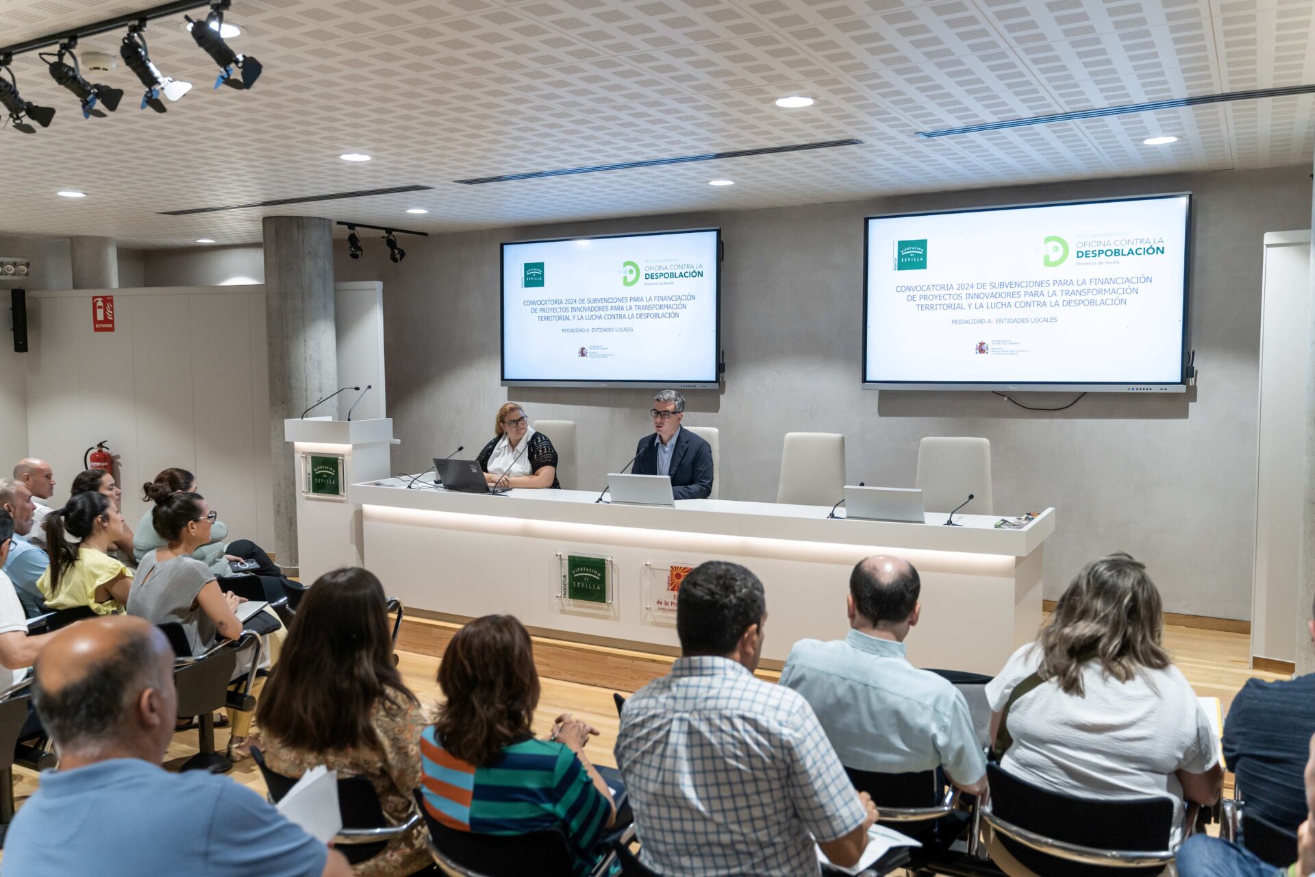 La Diputación ofrece asistencia técnica a municipios con problemas de despoblación para la elaboración de proyectos innovadores con los que concurrir a la convocatoria de subvenciones del Ministerio para la Transición Ecológica y el Reto Demográfico