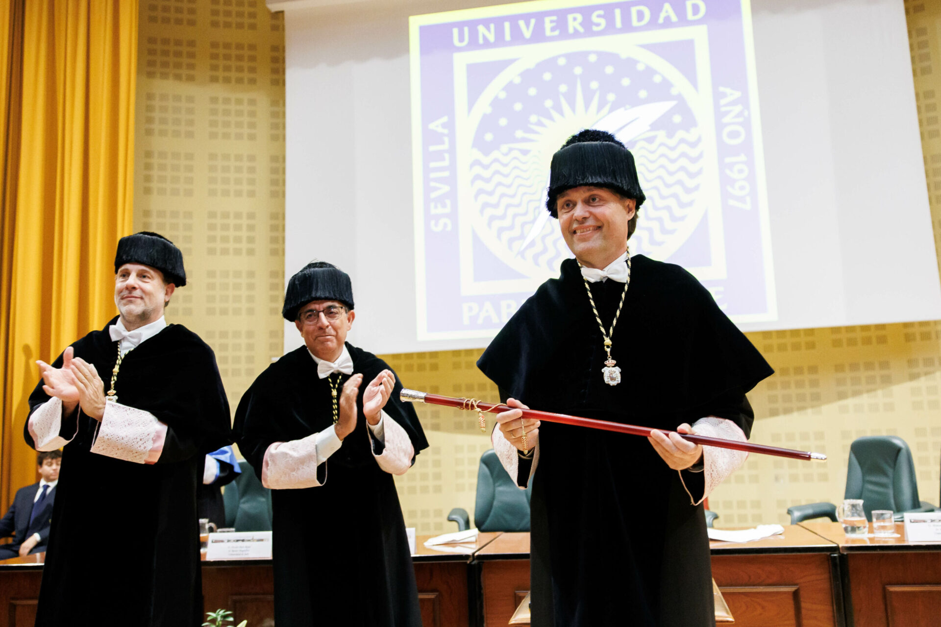 Francisco Oliva, investido rector de la Universidad Pablo de Olavide