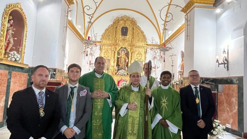 Monseñor Teodoro León preside la reapertura de la Parroquia Santa María de Los Molares