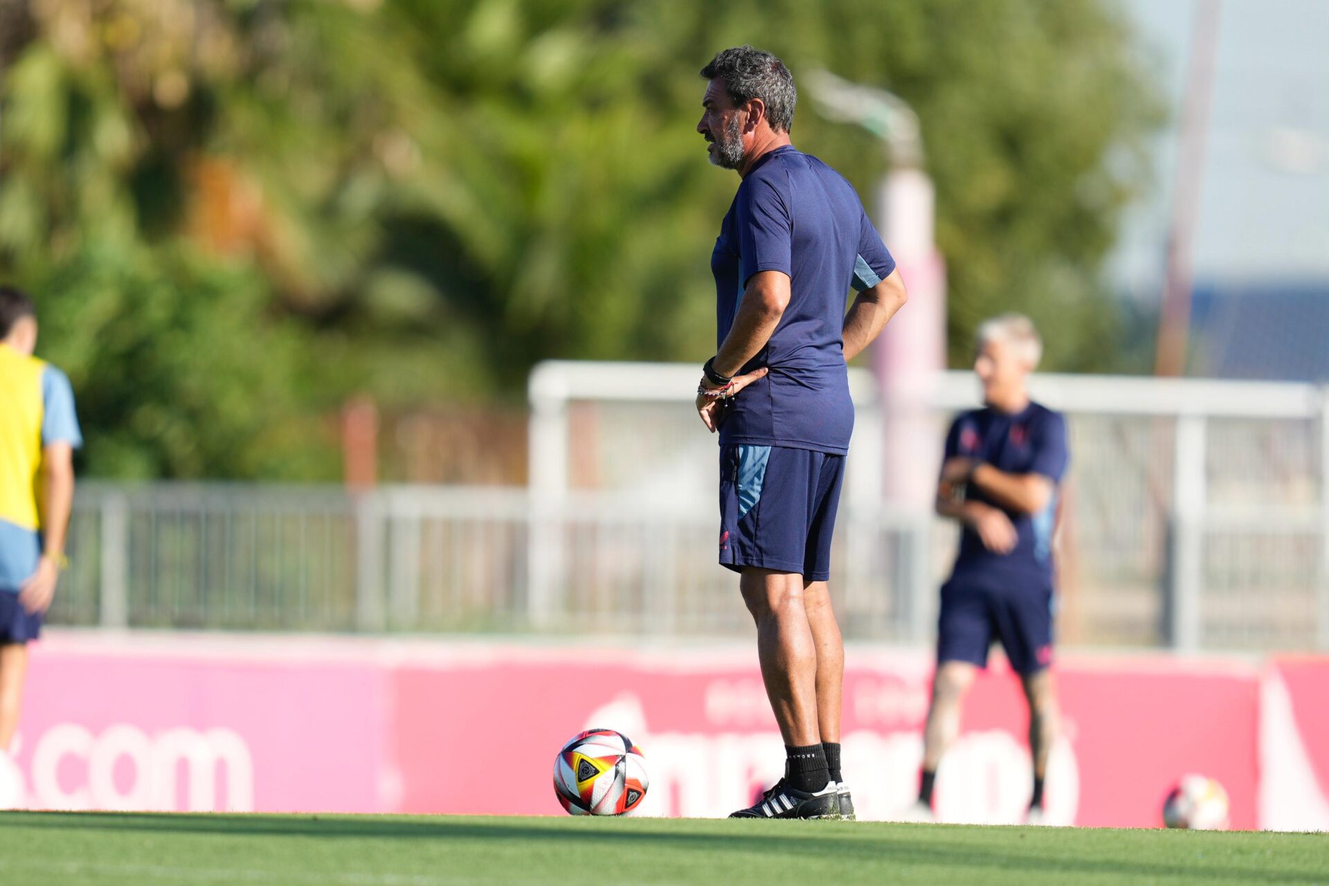el sevilla atlético de jesús galván comenzó a rodar en el césped