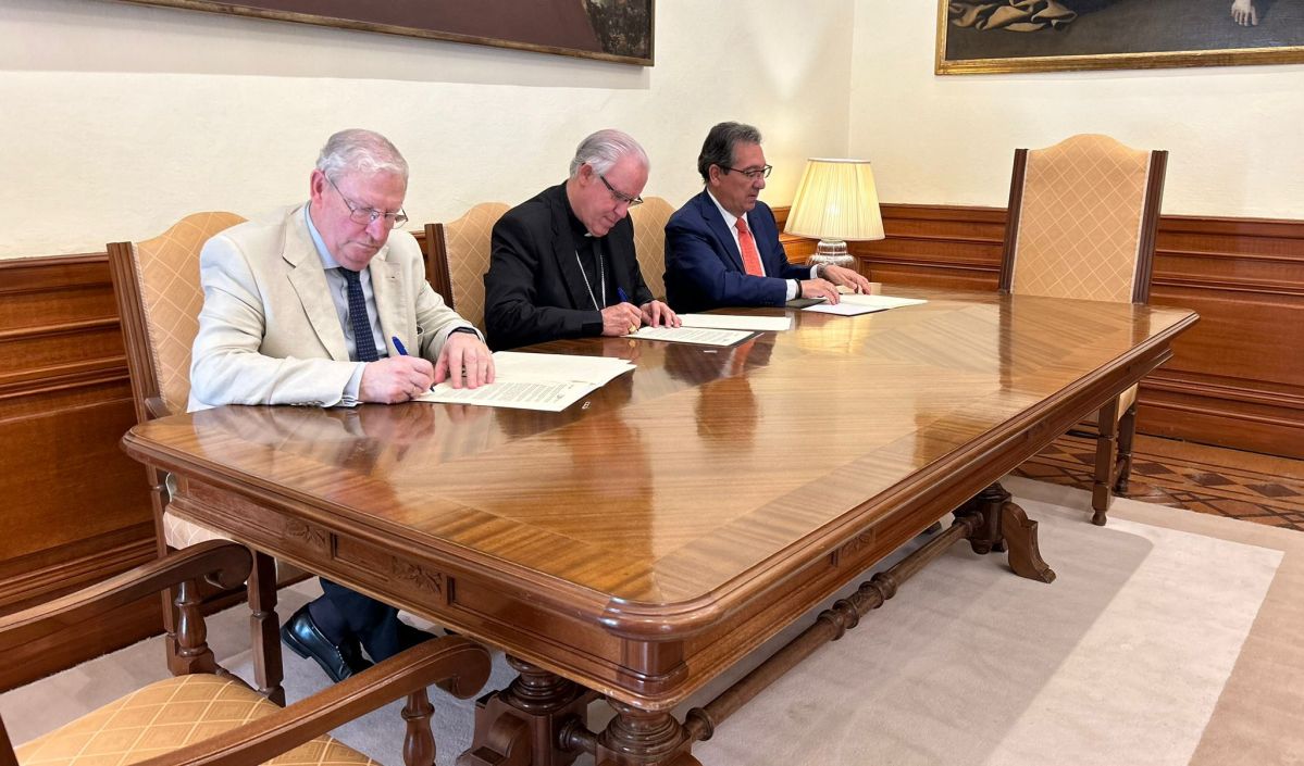 FIRMA DE CONVENIO CON LA FUNDACIÓN CAJASOL PARA LA CELEBRACIÓN DEL II CONGRESO INTERNACIONAL DE HERMANDADES Y PIEDAD POPULAR