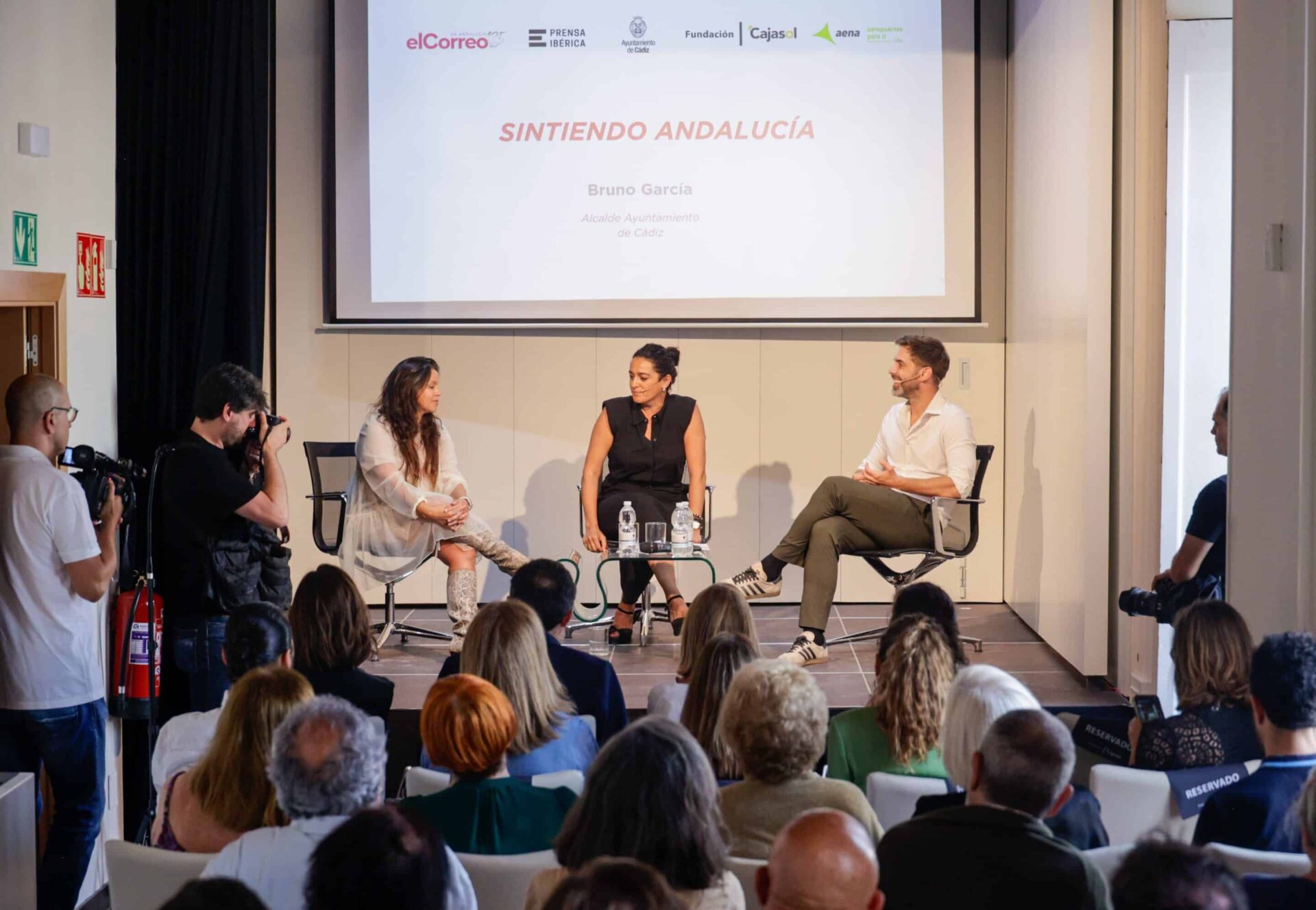 La Fundación Cajasol en Cádiz acoge el II encuentro del ciclo ‘Sintiendo Andalucía’