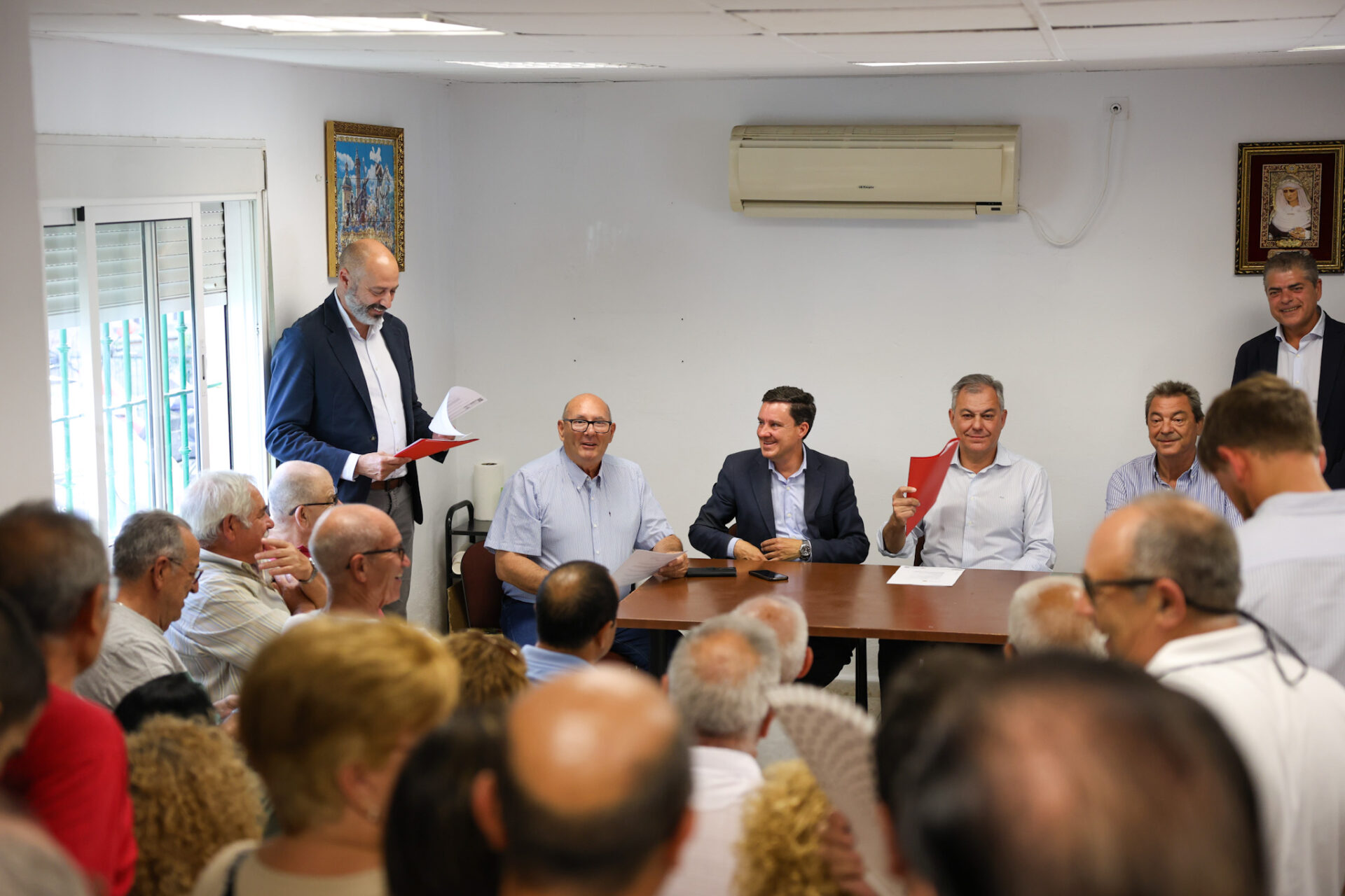 Sanz anuncia el inicio de las obras de rehabilitación de 14 bloques de la plaza Encina del Rey