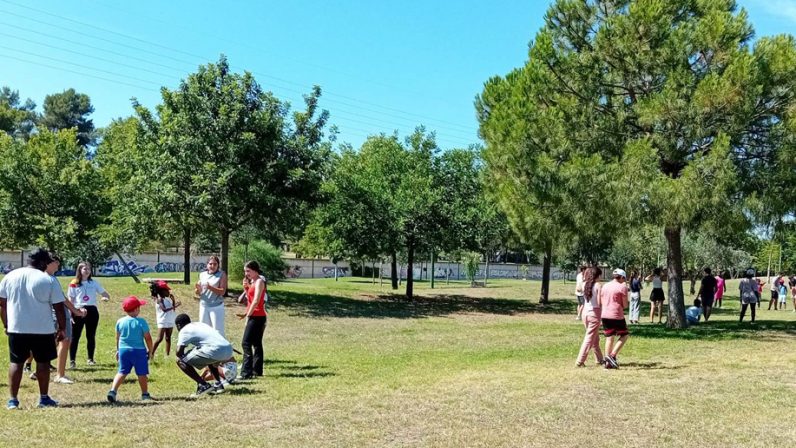 Casi medio centenar de niños participan en la escuela de verano del Proyecto Maparra