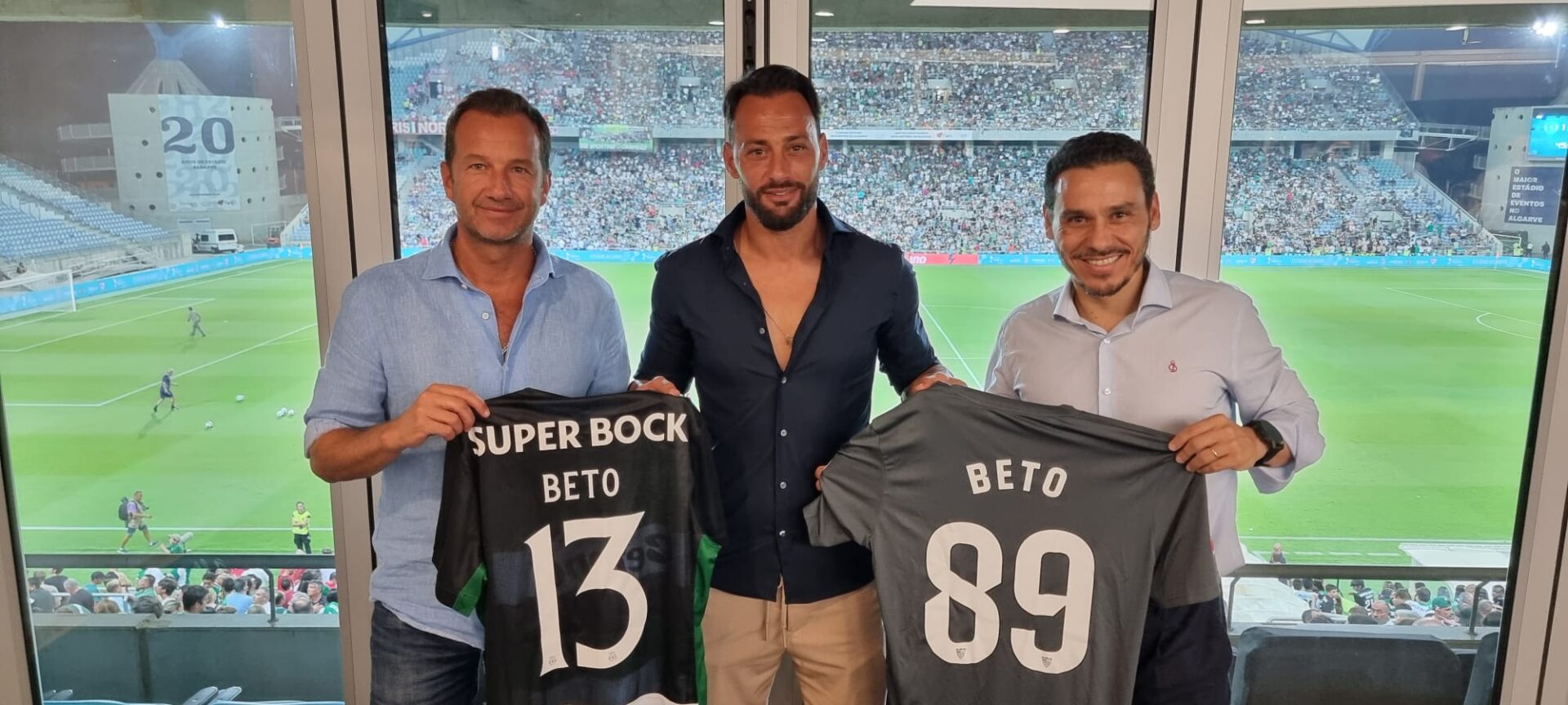 sevilla fc y sporting de portugal rindieron homenaje a beto en el amistoso disputado