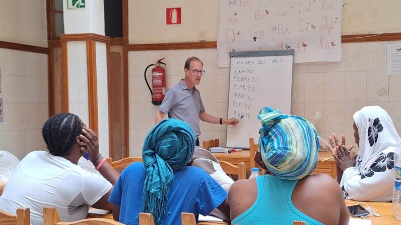 Tres seminaristas de Sevilla realizan un voluntariado con migrantes en Canarias