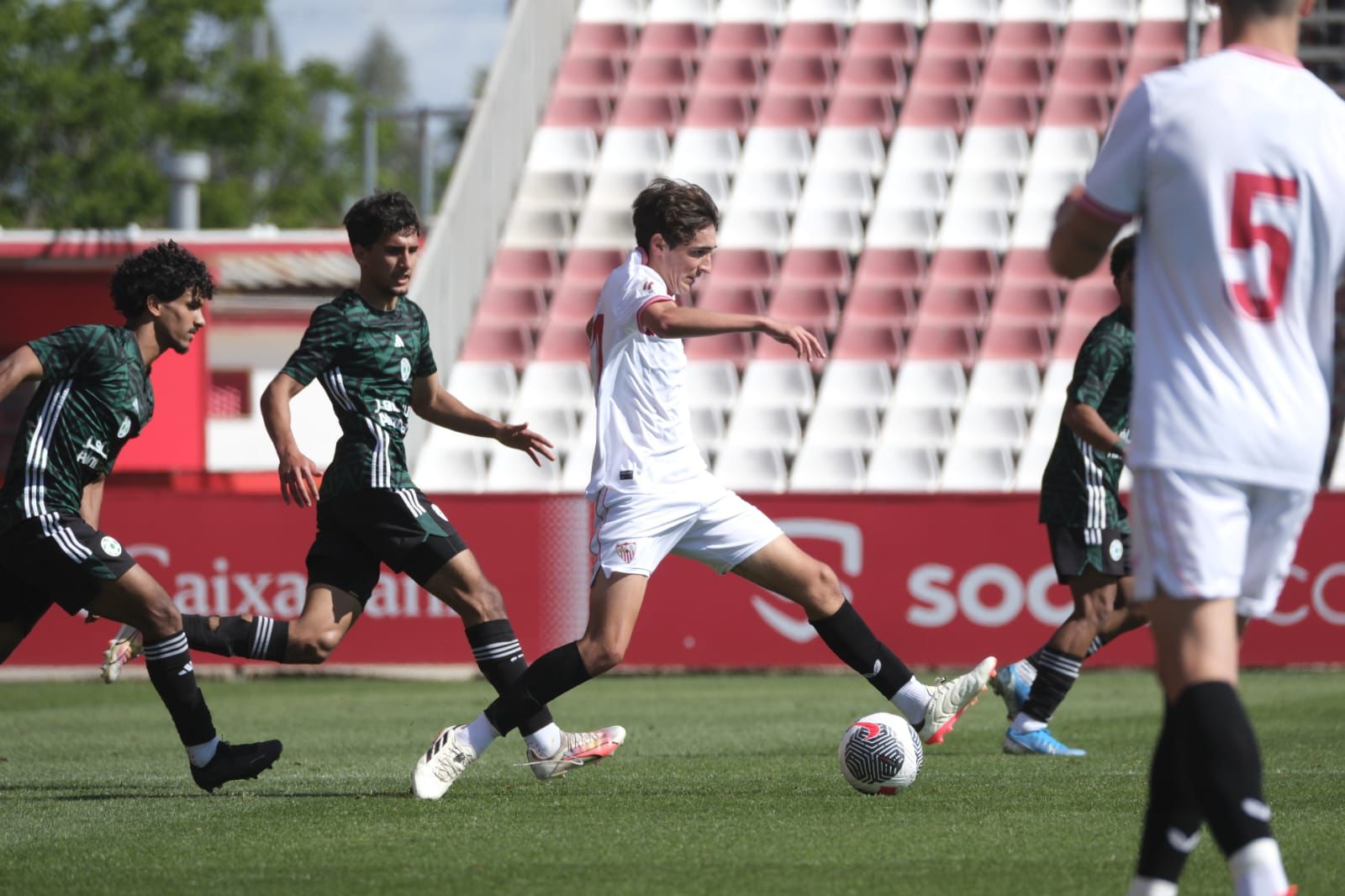 el sevilla fc crea un equipo de carácter internacional