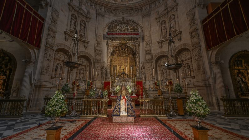 Comienzan los cultos a la patrona de Sevilla con el besamanos en la Capilla Real