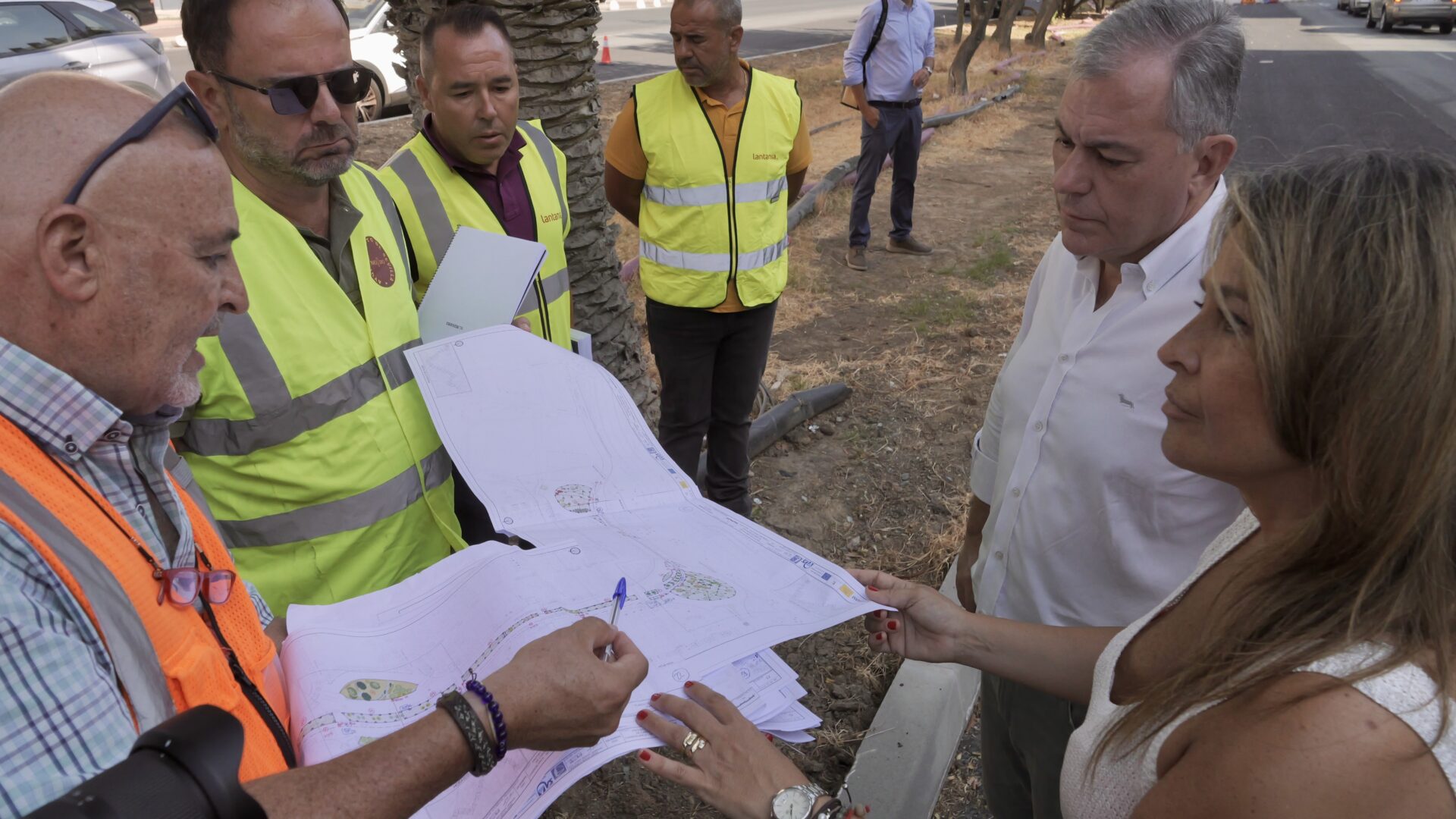 El Gobierno trabaja en el sistema de riego en Sevilla Este para mejorar el mantenimiento de las zonas verdes y dar solución a las constantes averías