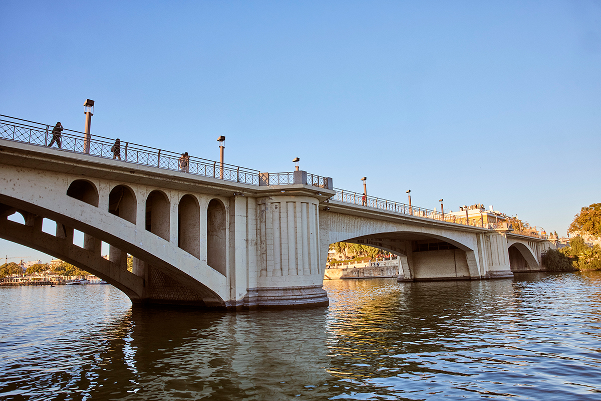 El Ayuntamiento reasfaltará el Puente de San Telmo con un pavimento de primera calidad tras diez años sin intervenciones