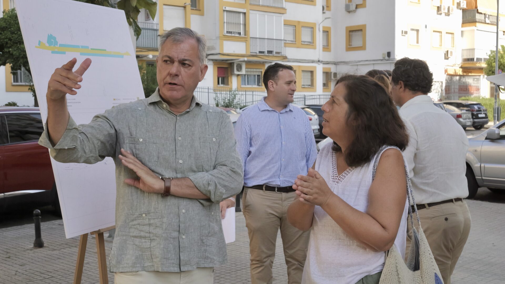 El Gobierno gana plazas de aparcamiento para los vecinos en el Distrito Macarena con obras de mejora del pavimento y reordenación de la vía pública