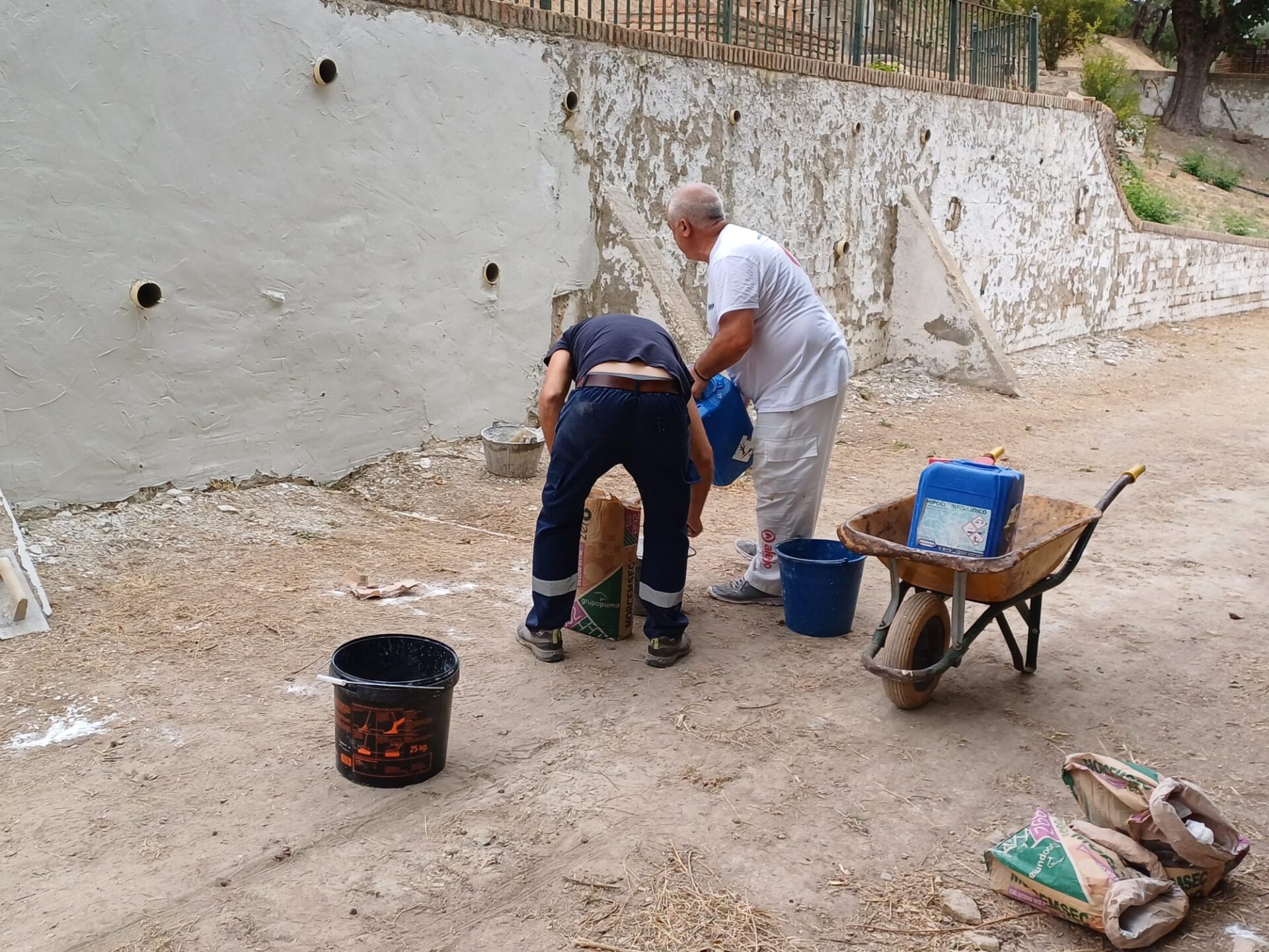 Prosiguen las labores de jardinería y adecentamiento de la localidad