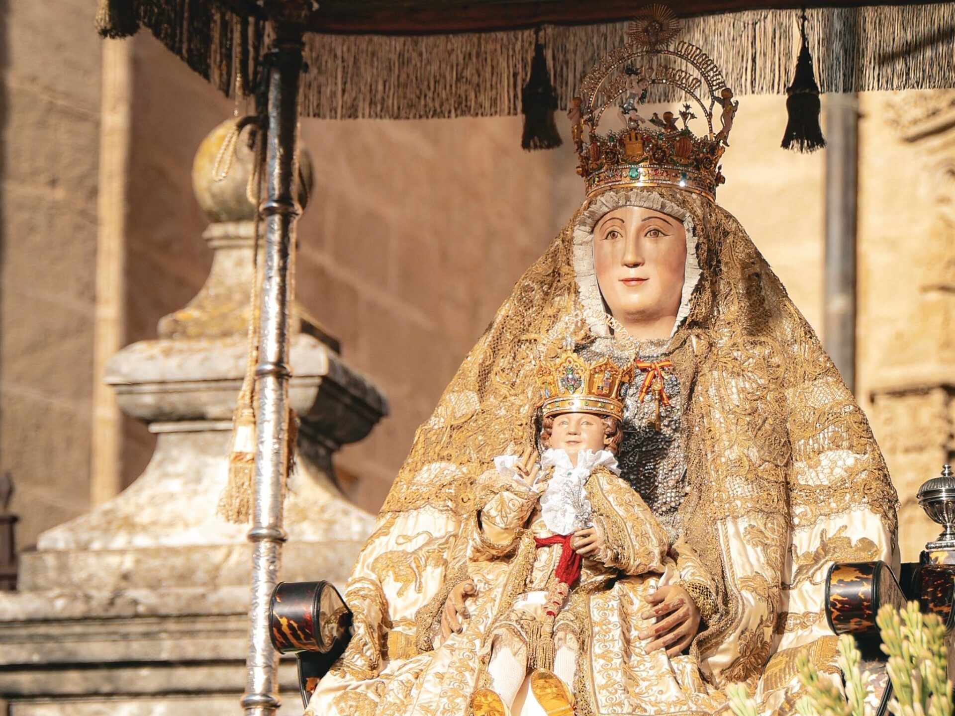 El Ayuntamiento prepara un dispositivo especial para la Virgen de los Reyes con un importante refuerzo en TUSSAM y Lipasam