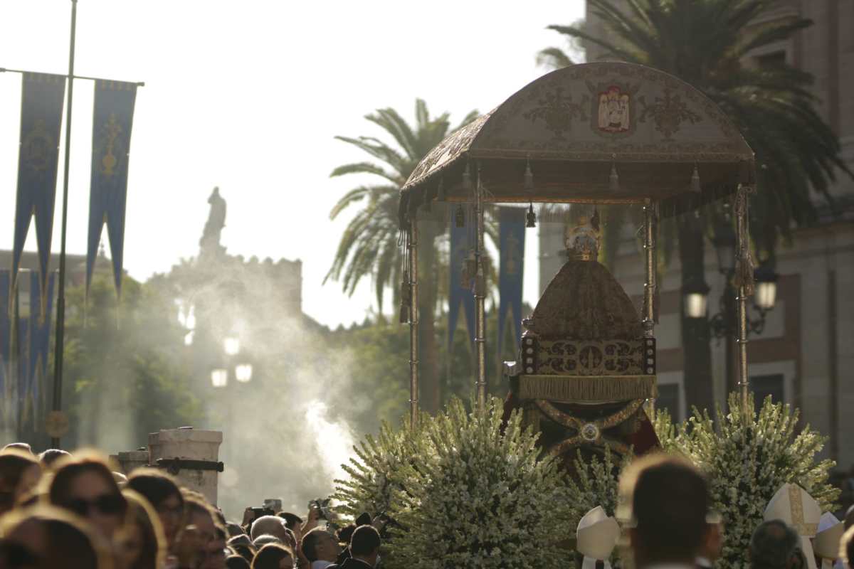 REPRESENTACIÓN DE LA JUNTA SUPERIOR DEL CONSEJO DE HERMANDADES EN LA PROCESIÓN DE LA VIRGEN DE LOS REYES