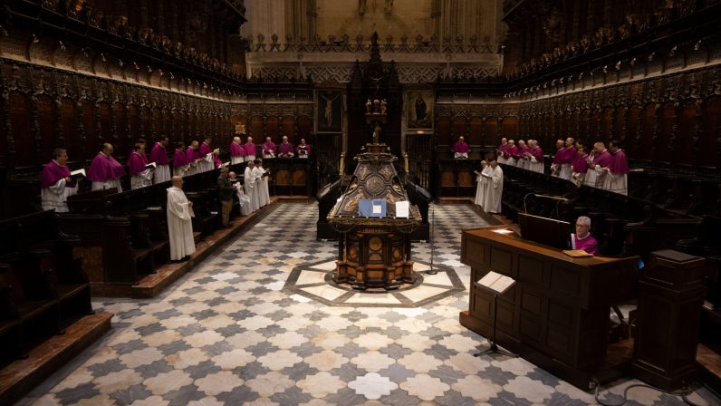 El Cabildo Catedral de Sevilla retoma el oficio coral matutino