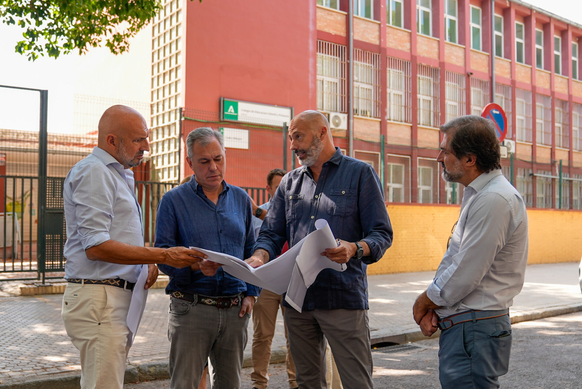 El Ayuntamiento comienza la reurbanización de la calle Juan Díaz de Solís y mejorará los accesos al colegio Alfares y al IES Gustavo Adolfo Bécquer