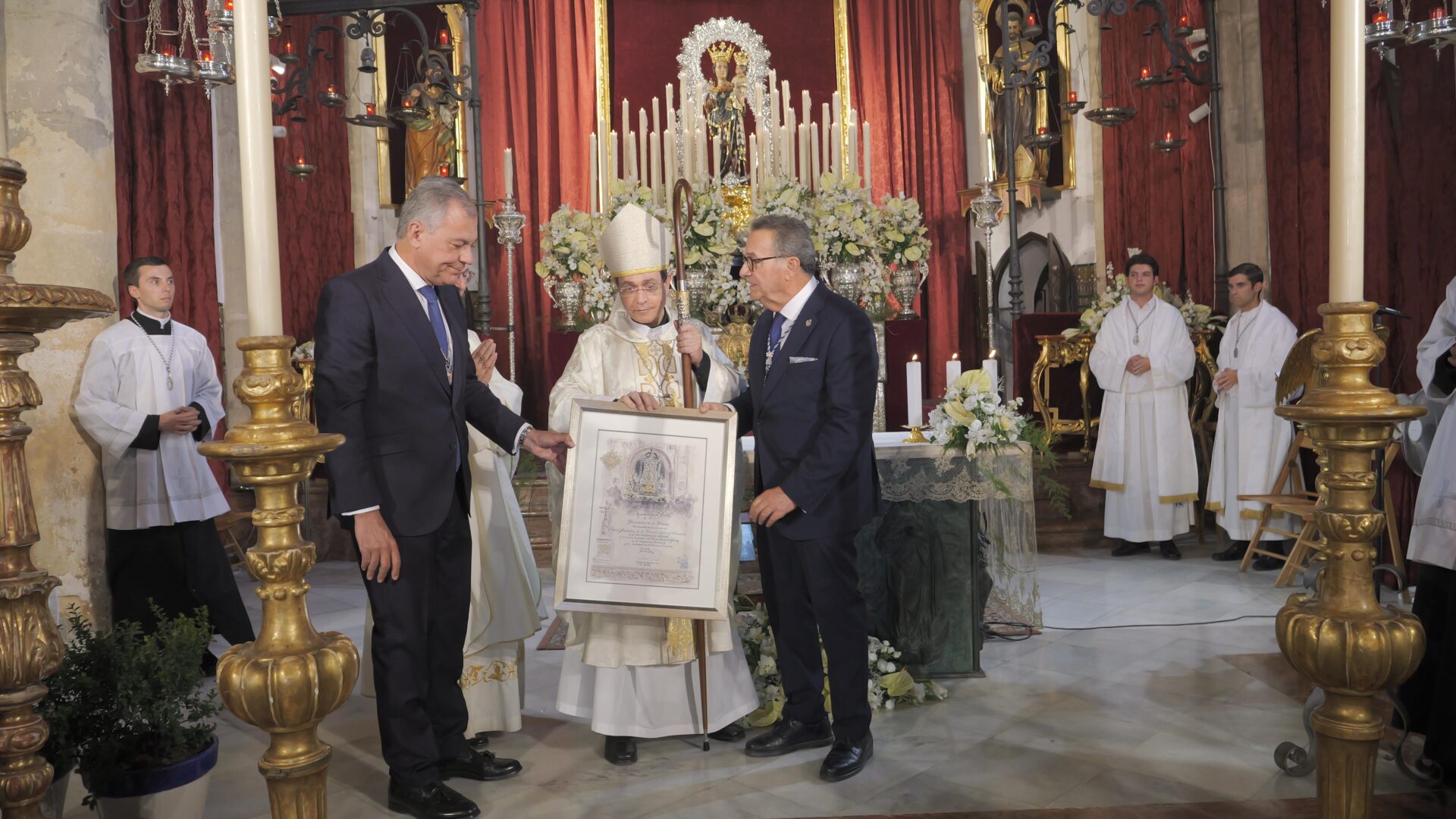 Sanz renueva, en nombre de la Corporación Municipal, el Voto de Acción de Gracias a la Virgen de la Hiniesta 375 años después