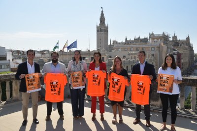 El Ayuntamiento presenta la camiseta y medalla conmemorativa de la 36ª Carrera Nocturna del Guadalquivir KH-7