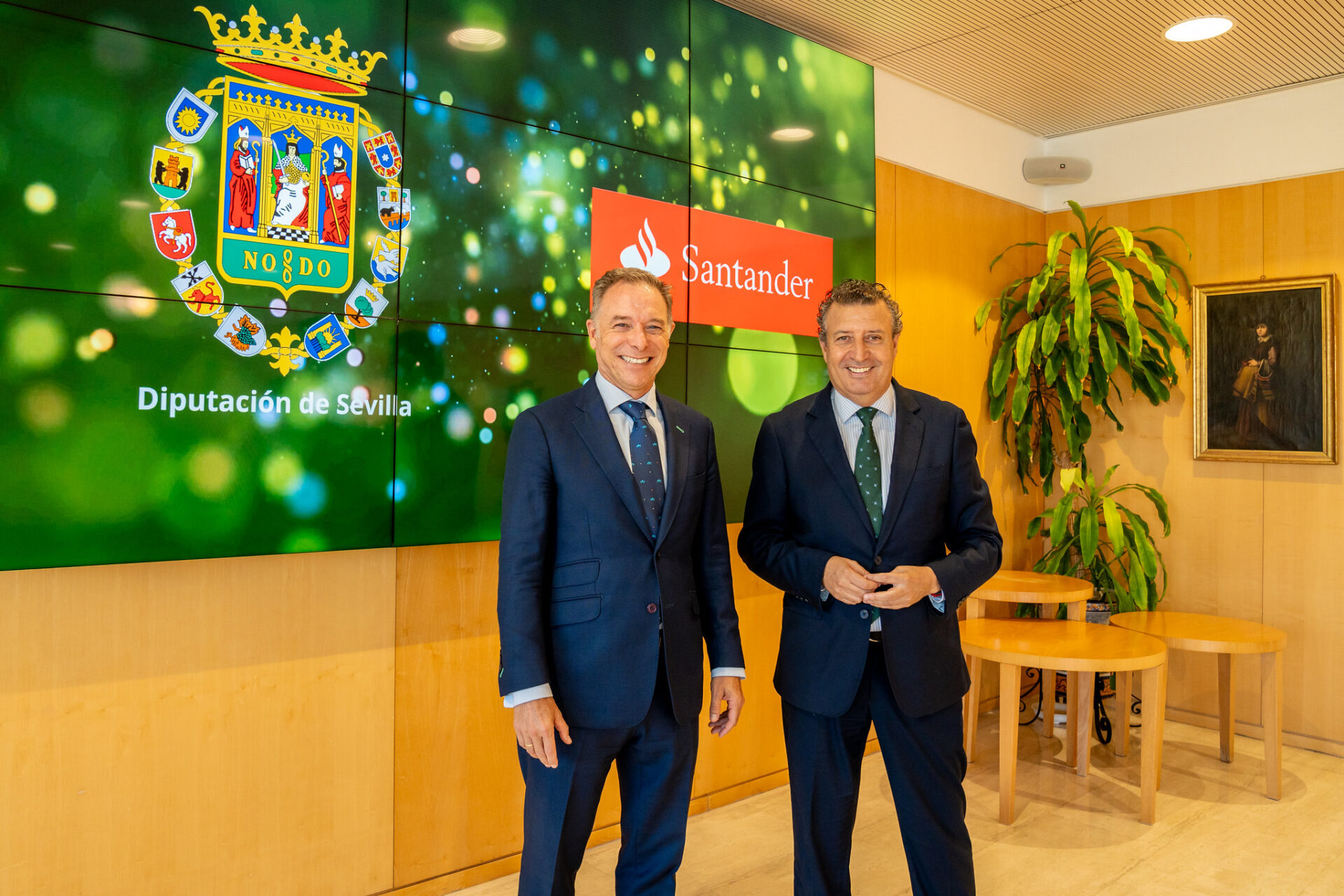 El presidente de la Diputación recibe al Director Territorial de Banco Santander en Andalucía