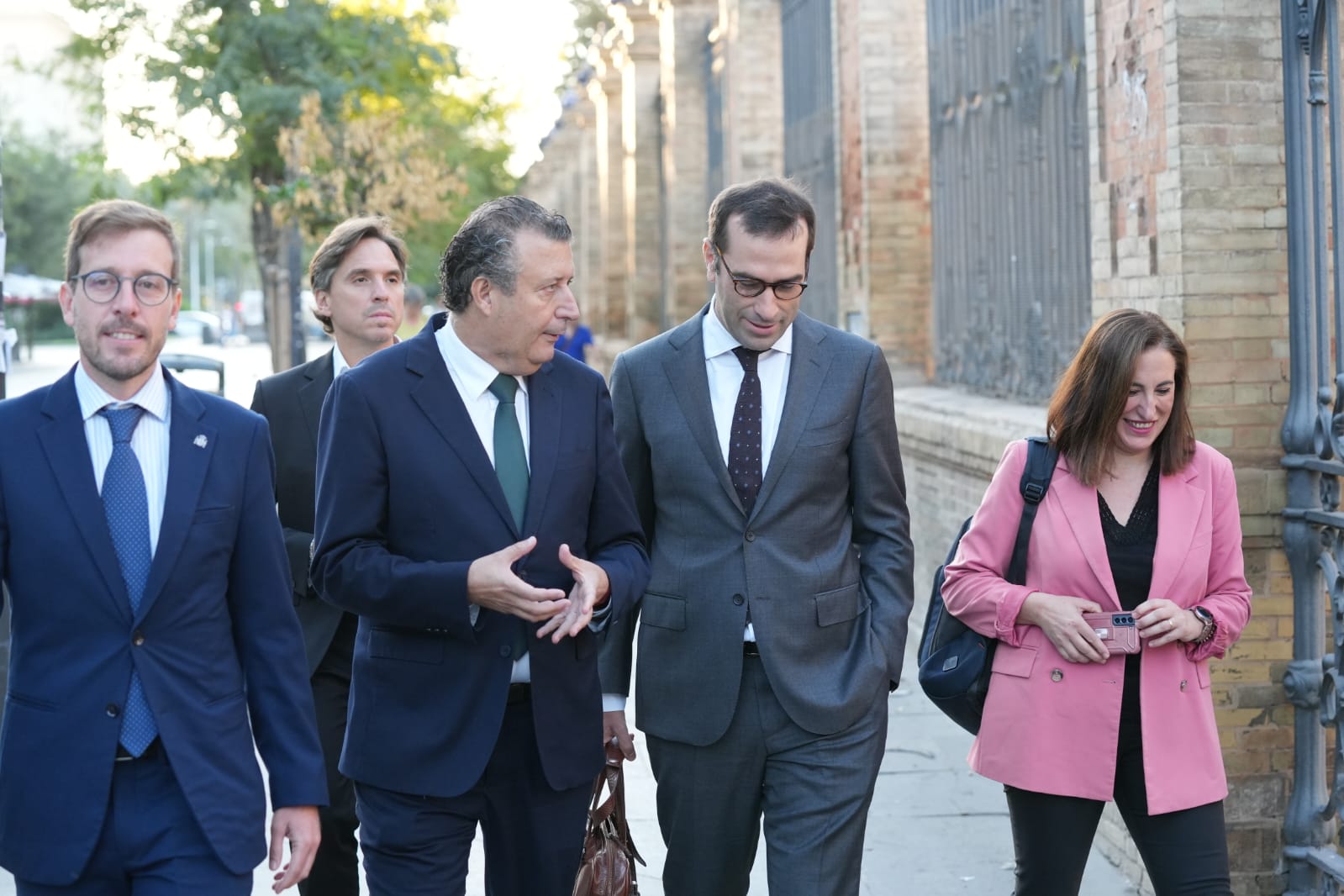 El presidente de la Diputación muestra al ministro de Economía las potencialidades del territorio sevillano como polo atractivo para la inversión