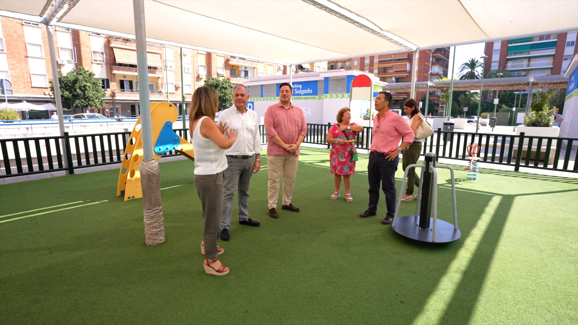 El Gobierno de Sanz comienza la licitación para instalar sombra en 12 parques infantiles de la ciudad