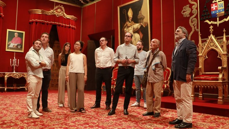 El pintor Antonio López visita el Arzobispado de Sevilla