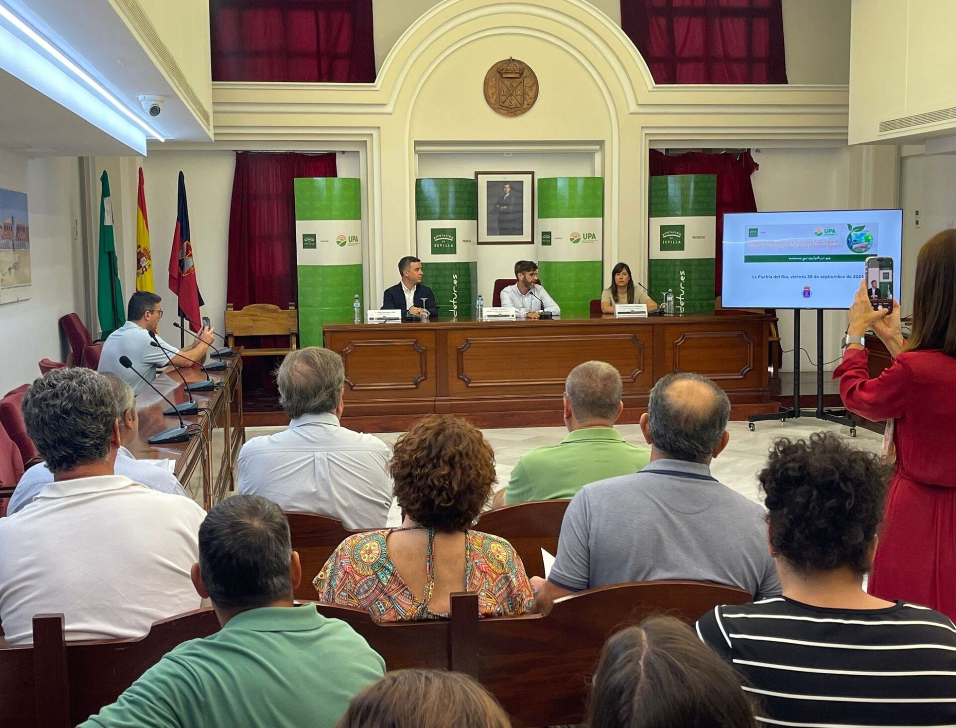 La Diputación y UPA acercan las novedades del sector a agricultores y ganaderos de la provincia