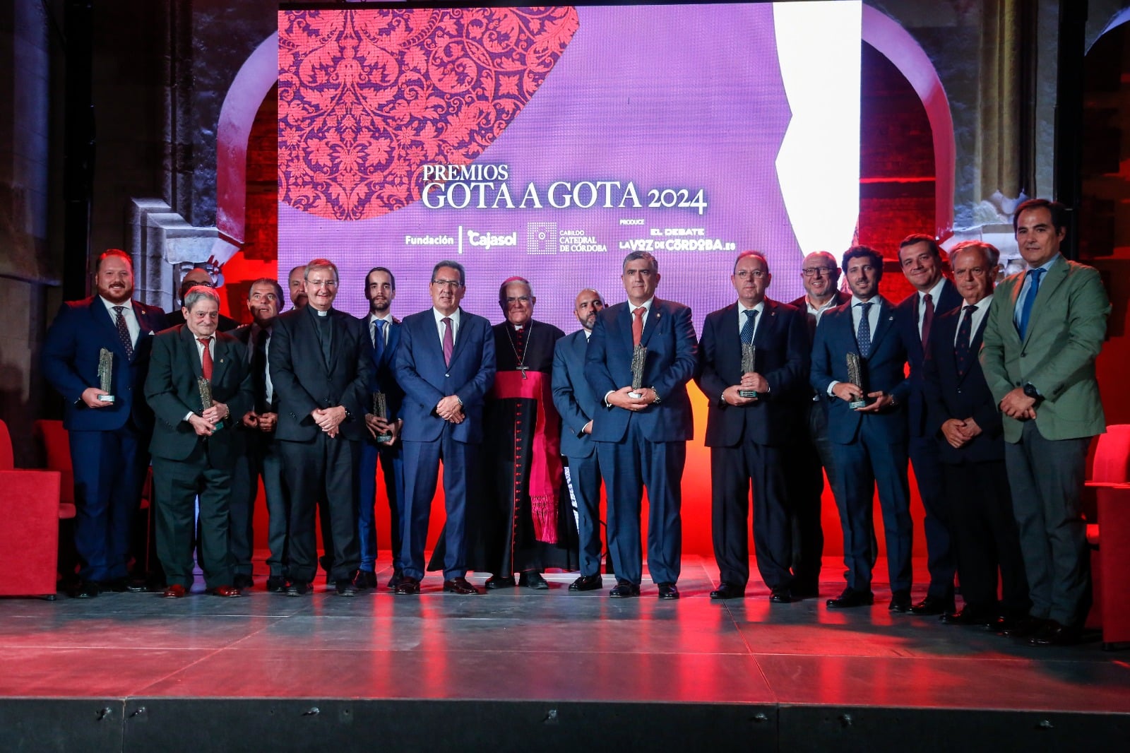 La Fundación Cajasol y el Cabildo Catedral entregan los Premios Gota a Gota de Pasión 2024 en Córdoba
