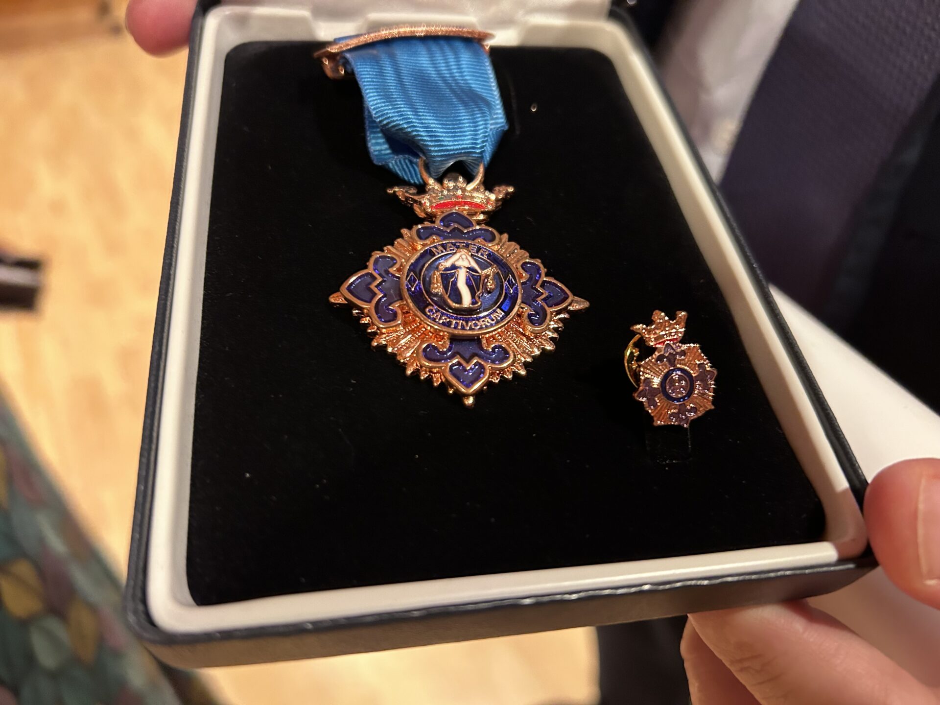 El Ayuntamiento recibe la Medalla de Bronce al Mérito Social Penitenciario por su compromiso por su compromiso por la reinserción social