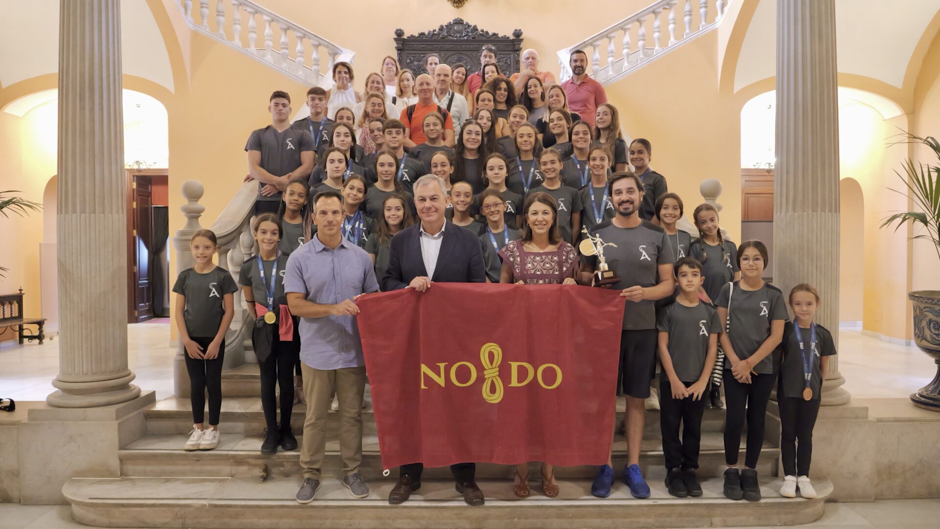 El alcalde reconoce al Club Pyrámidos tras sus quince medallas en el campeonato de España