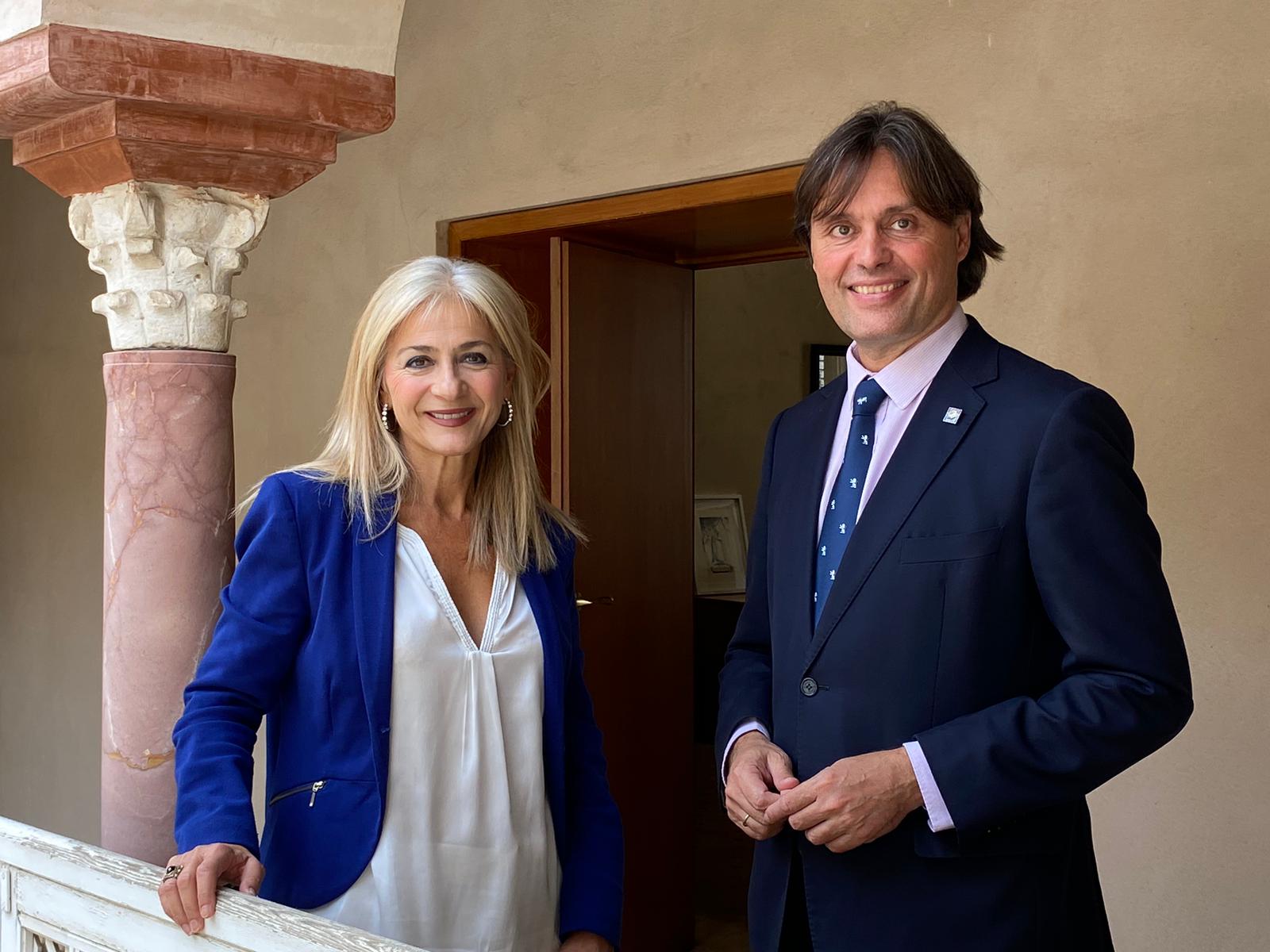 La Junta y la Universidad Pablo de Olavide firman un convenio de colaboración para proteger el patrimonio en museos y conjuntos culturales