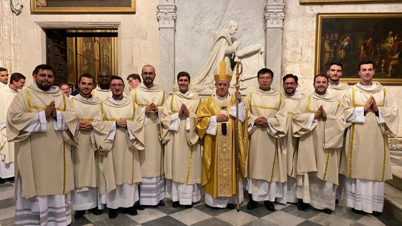Monseñor Saiz comunica los destinos pastorales a los recién ordenados diáconos