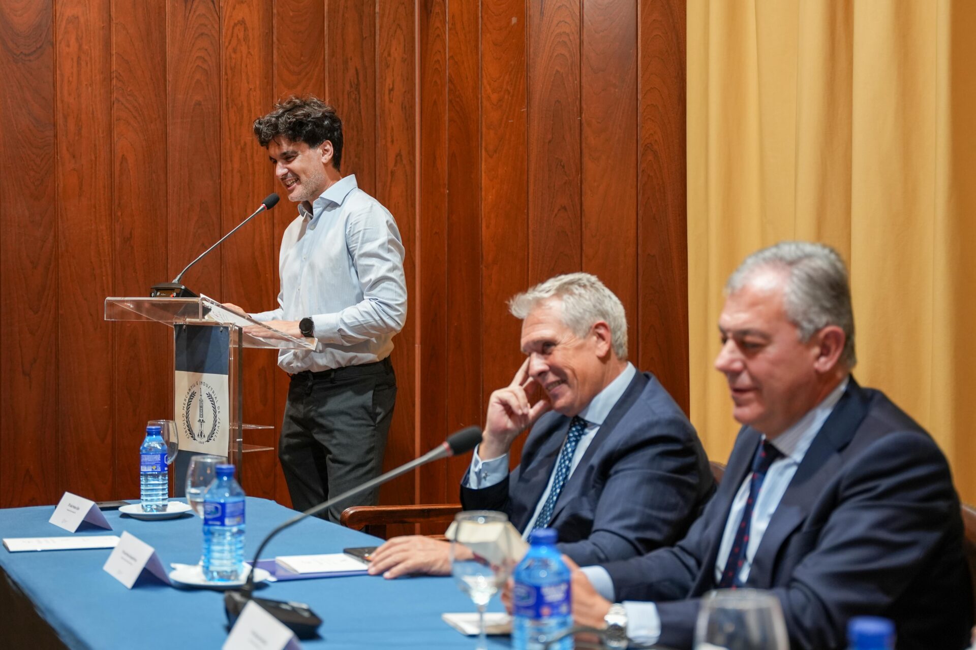 El alcalde de Sevilla asiste al pregón inaugural de la 47.ª edición Feria del Libro Antiguo y de Ocasión de Sevilla