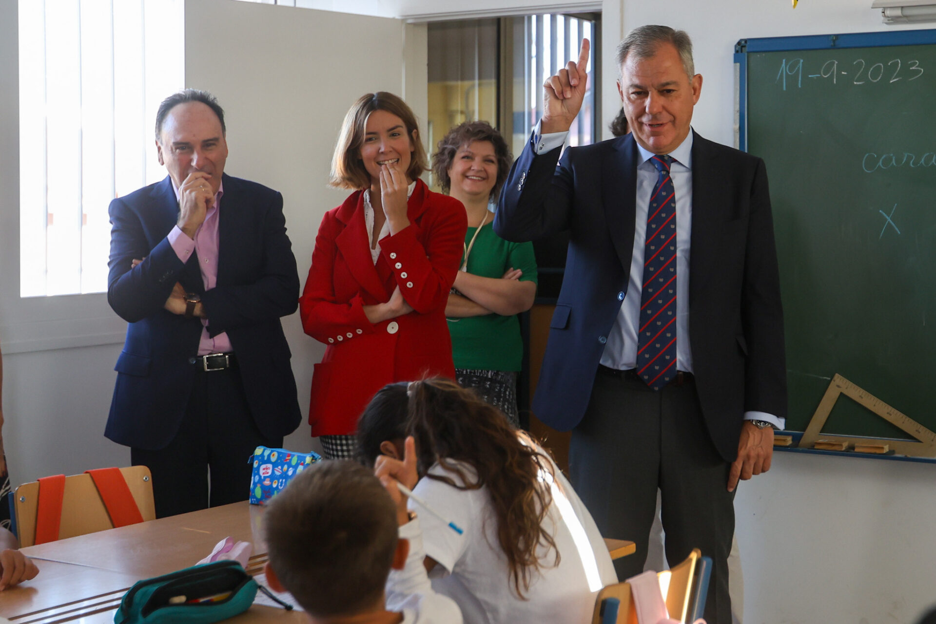 El Gobierno municipal crea por primera vez una línea de ayudas para las AMPAS para impulsar actividades complementarias en los centros educativos de Sevilla