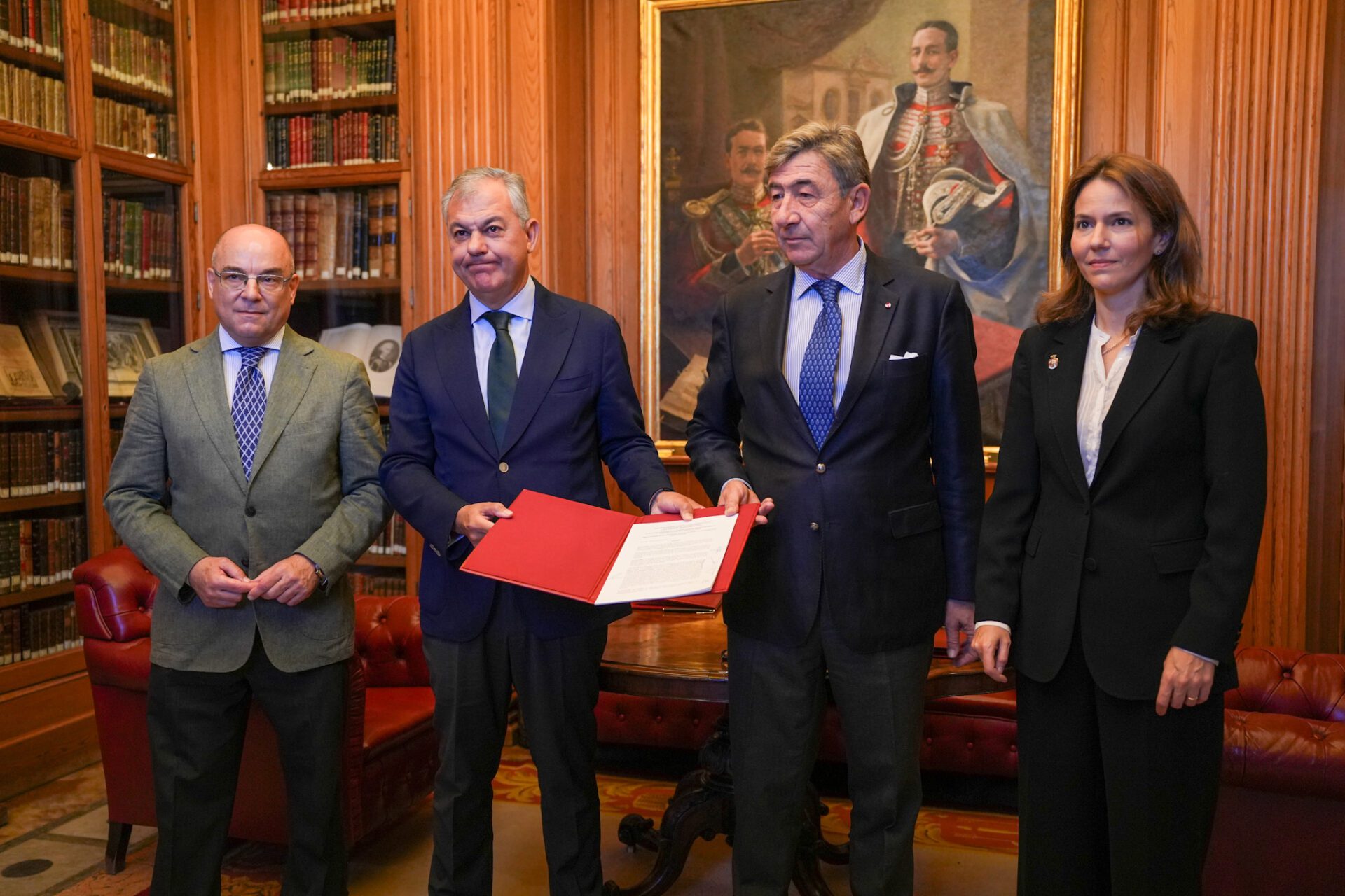 El Ayuntamiento, la Real Maestranza de Caballería, El Real Alcázar y La Diputación de la Grandeza y la Fundación Cultural de la Nobleza Española firman un convenio para la celebración de la exposición ‘Felipe VI. Una década de la historia de la Corona de España’