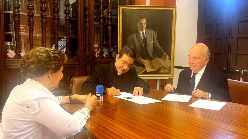 Donan a la Archidiócesis el retrato de Antonio Fernández, impulsor de la Real Fundación Patronato de la Vivienda
